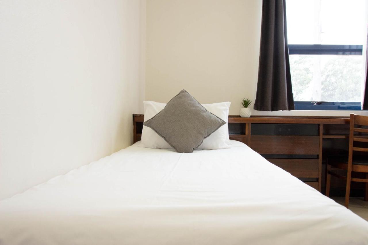 Single Room with Shared Bathroom,1085165650:JPEG